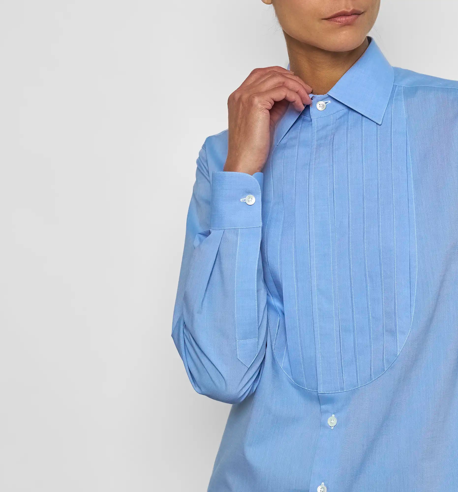 Pleated Bunny shirt in light blue chambray — sleeve, collar and pleat detail