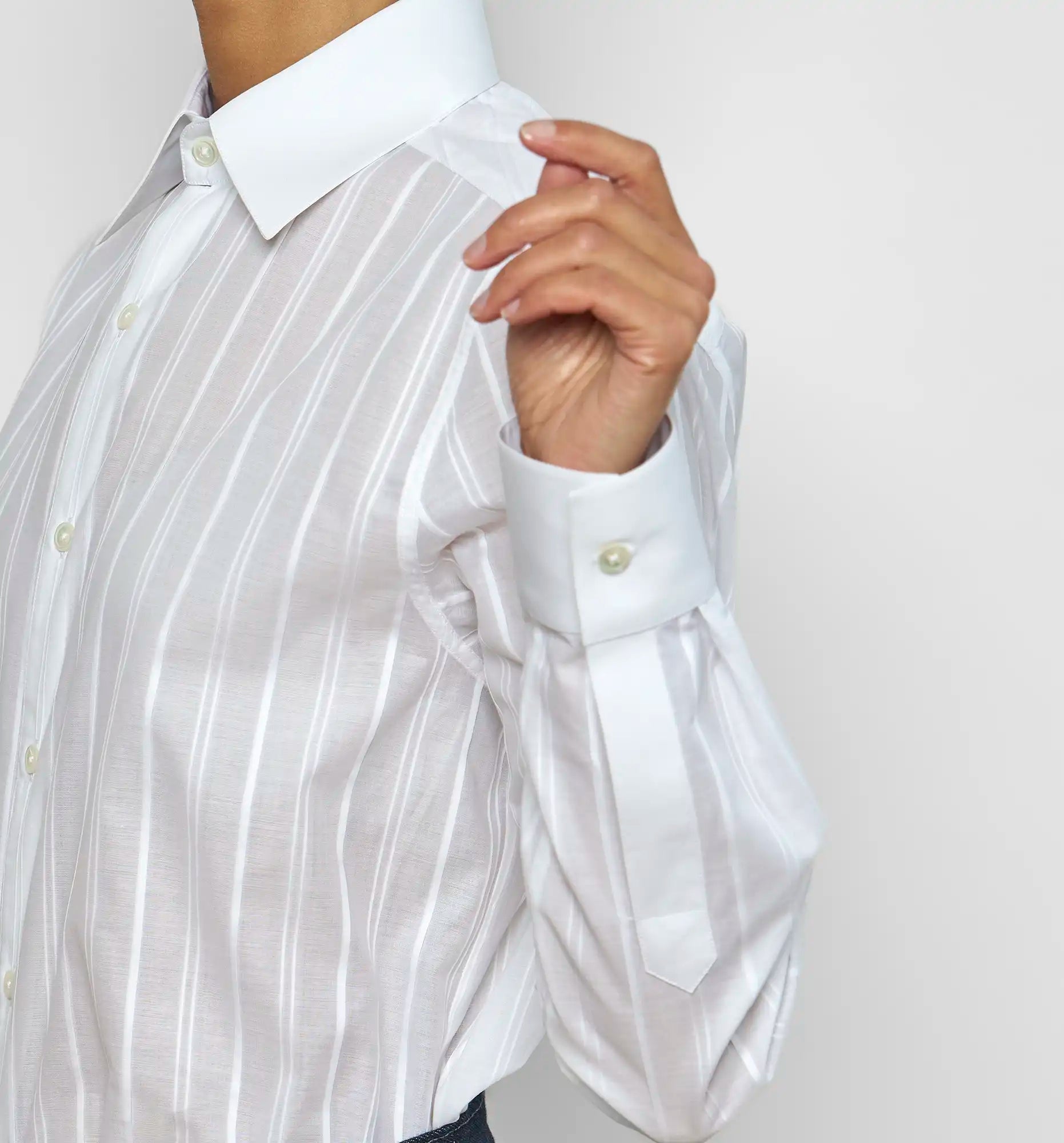 Work shirt in white — sleeve detail