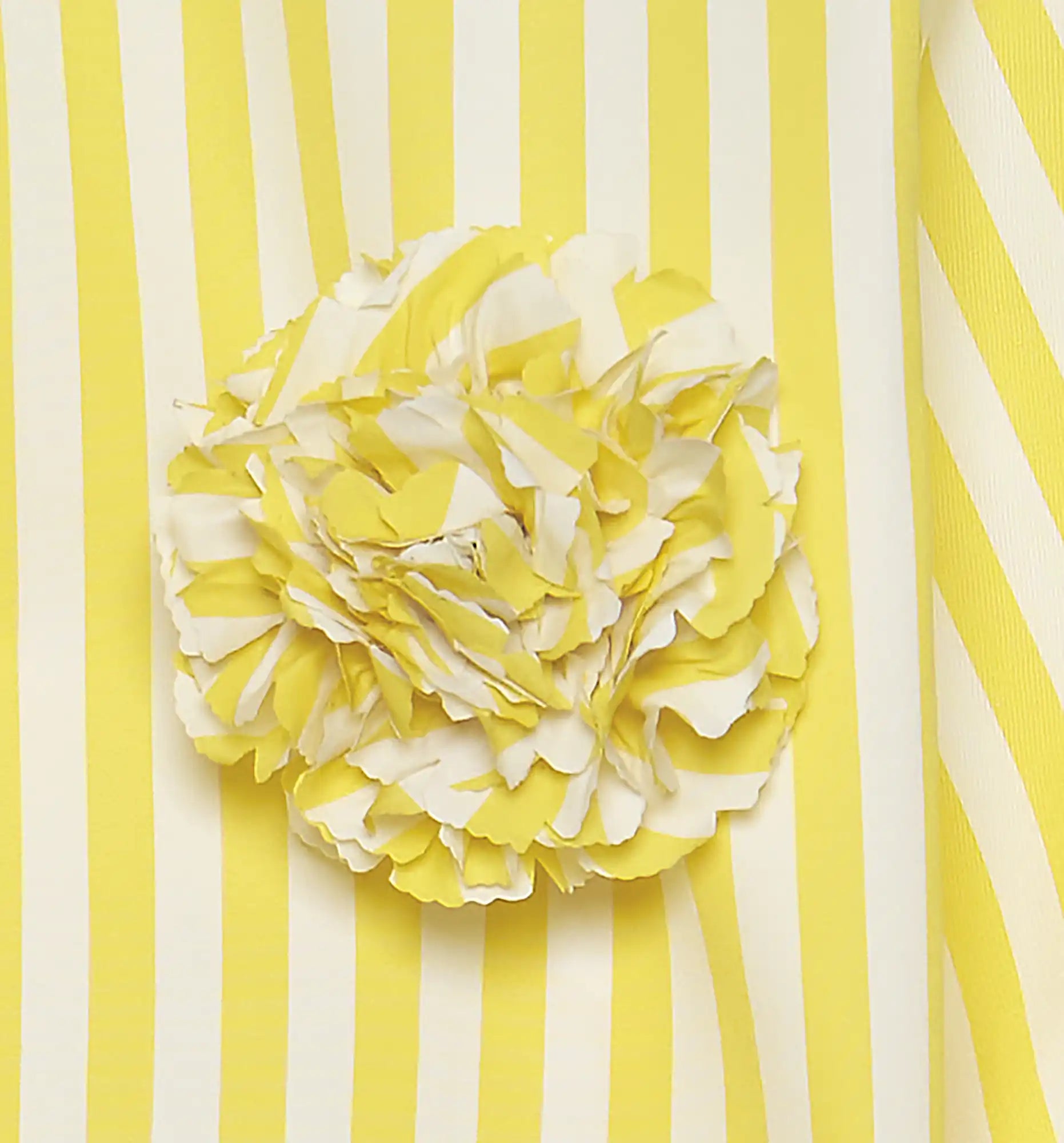 Sébline – Flower-shaped brooch in yellow striped poplin