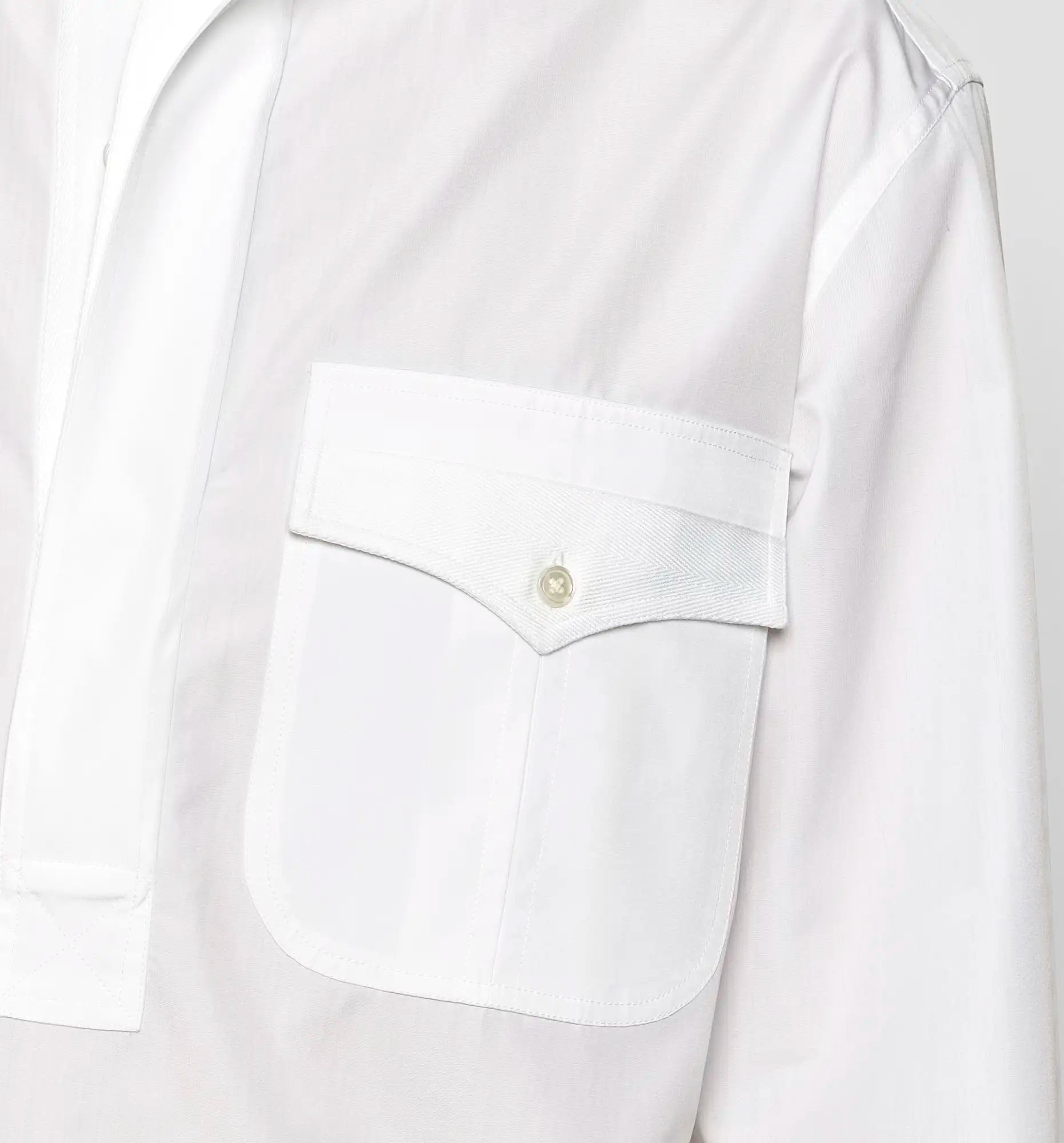 Detail view of the pocket on a white Sébline shirt worn by a model
