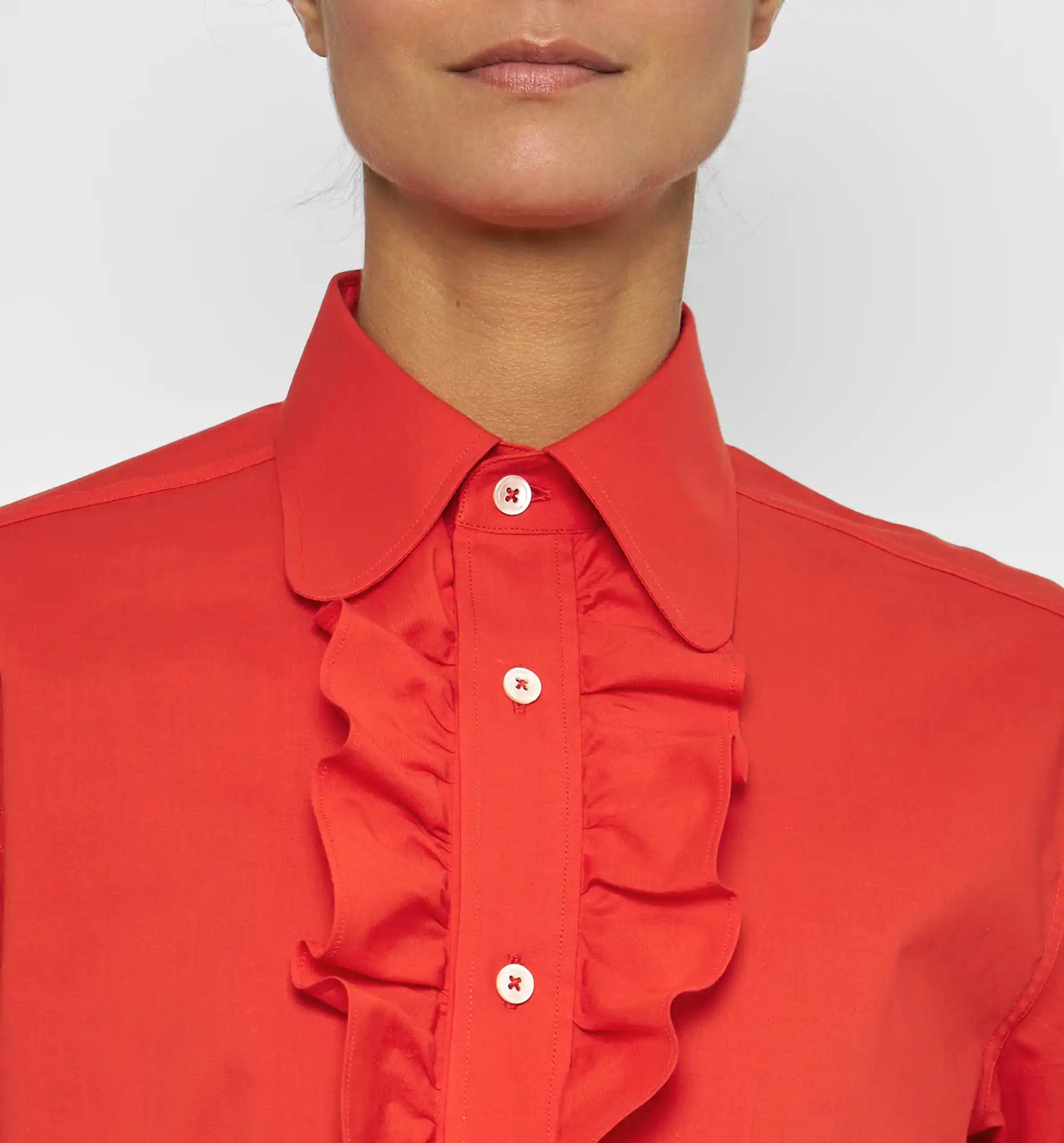 Sébline – Red poplin Ruffle Polo Shirt with ruffles, front collar detail on-model view
